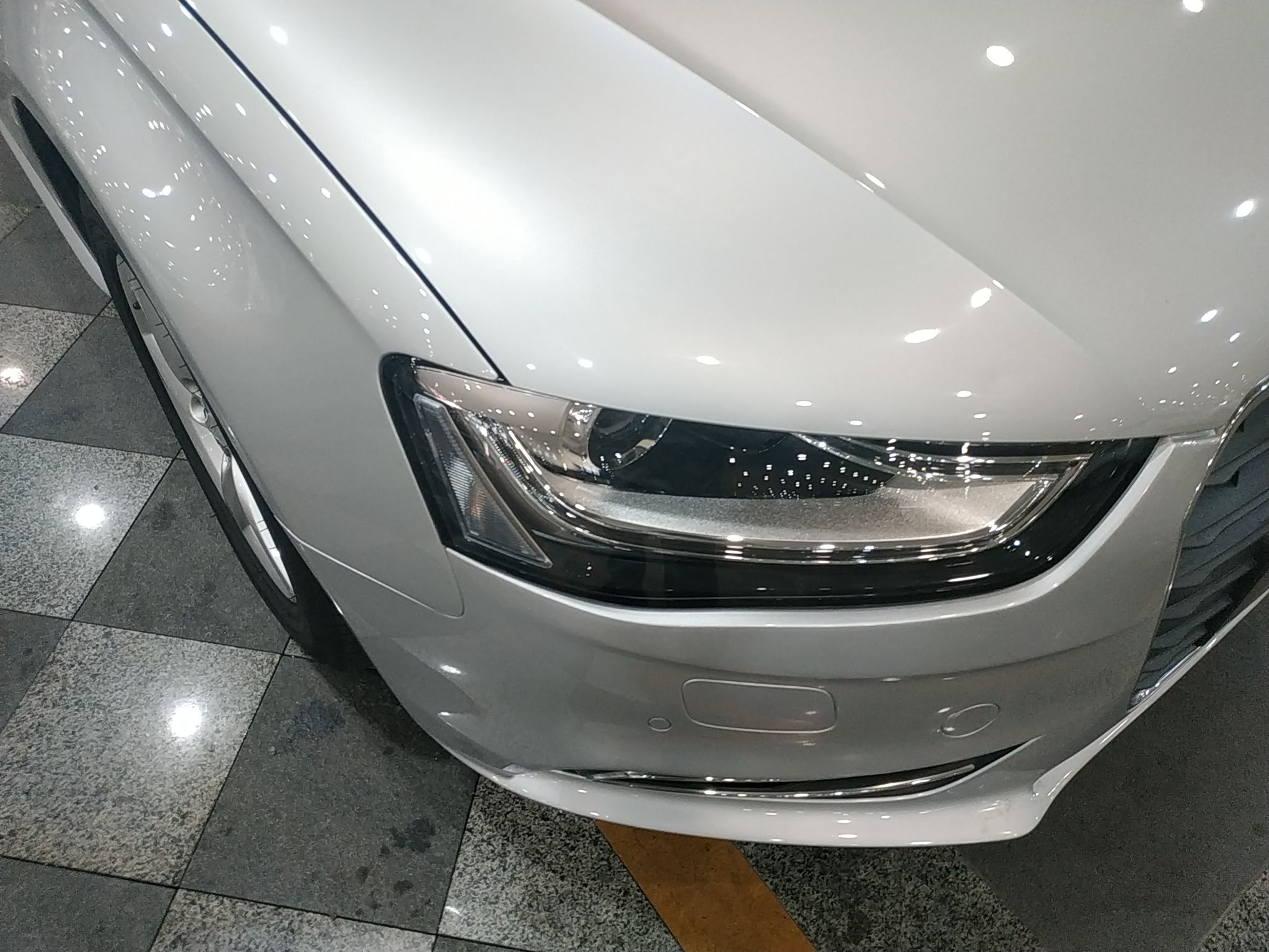 奥迪A4L 2013款 35 TFSI 自动标准型