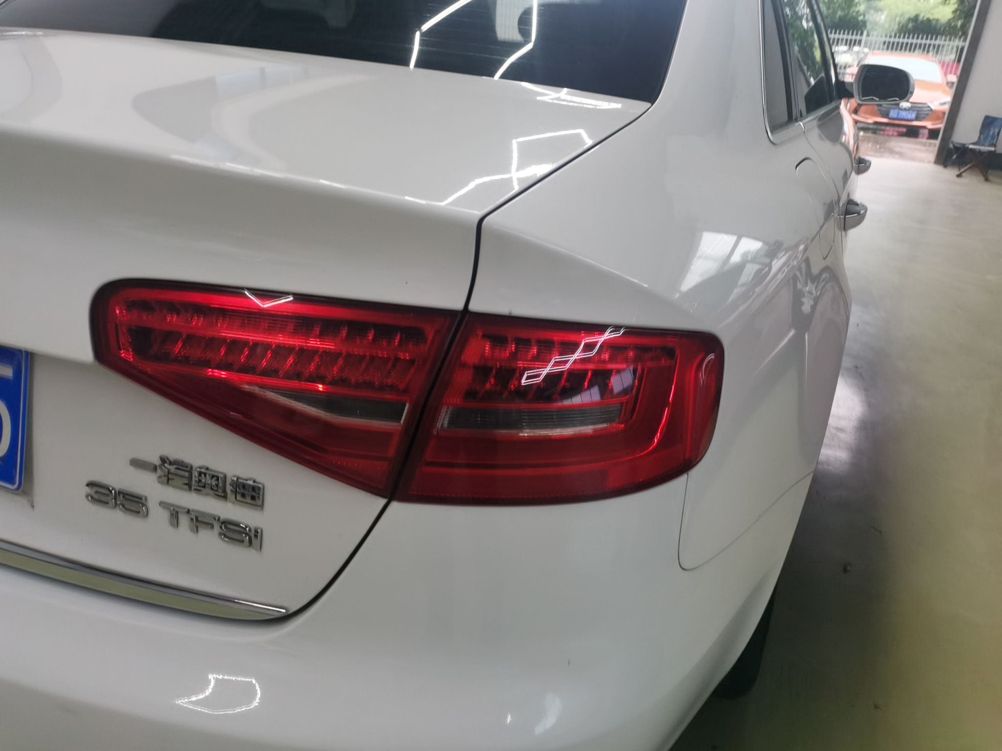 奥迪A4L 2015款 35 TFSI 自动标准型