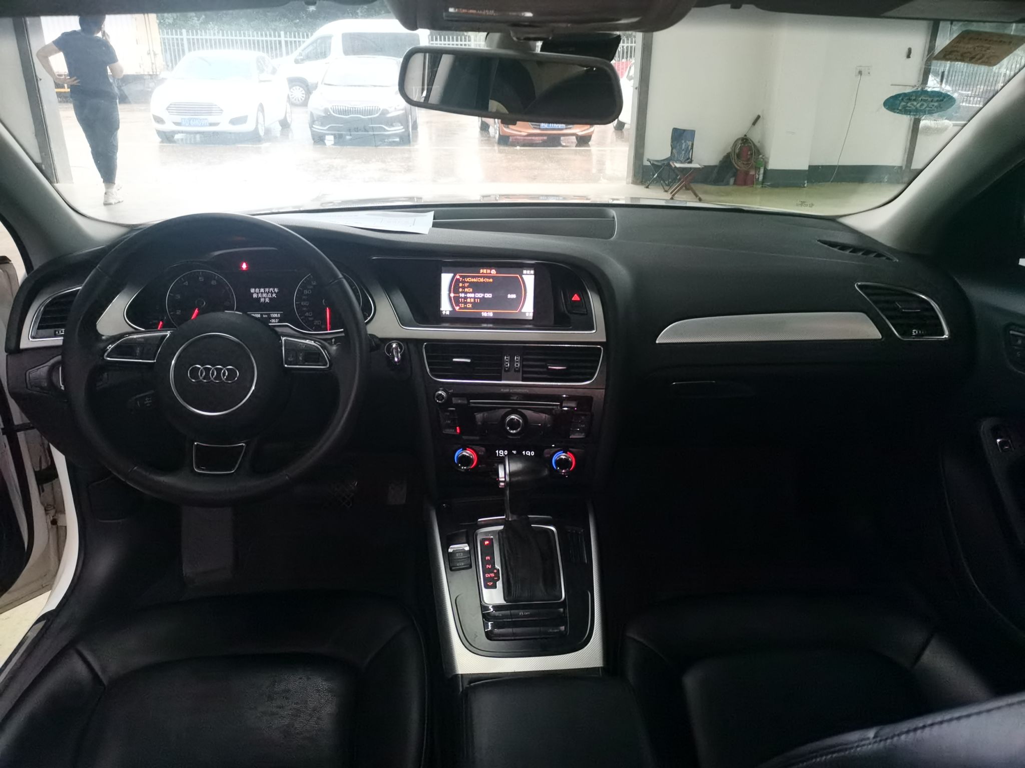 奥迪A4L 2015款 35 TFSI 自动标准型