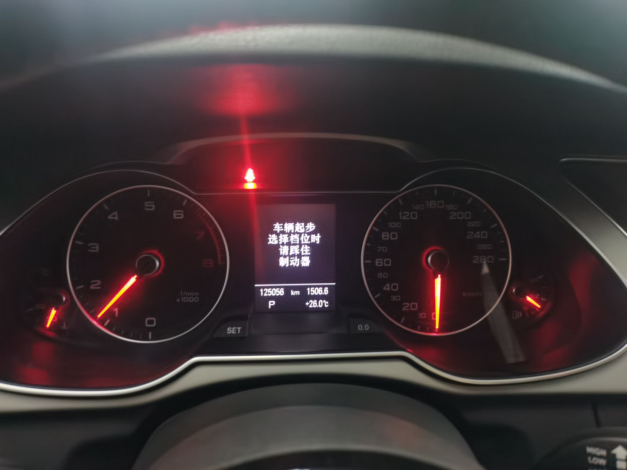 奥迪A4L 2015款 35 TFSI 自动标准型