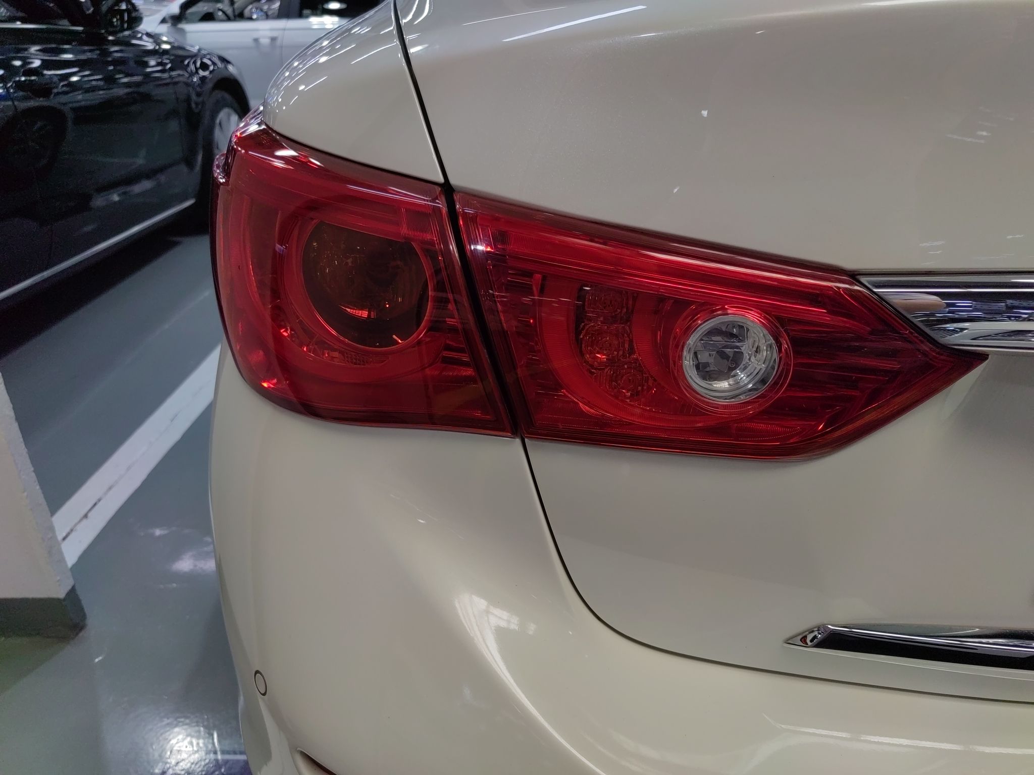 英菲尼迪Q50L 2015款 2.0T 悦享版