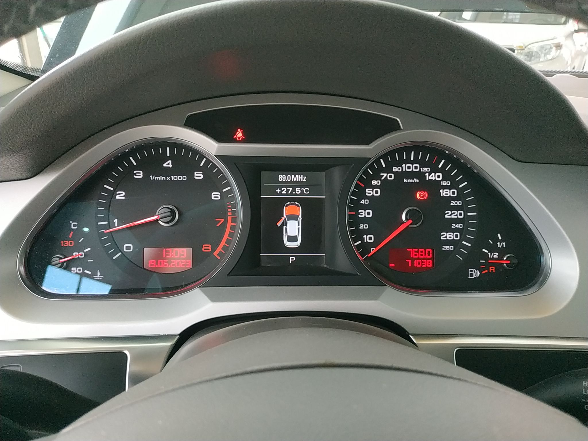 奥迪A6L 2011款 2.0 TFSI 自动标准型