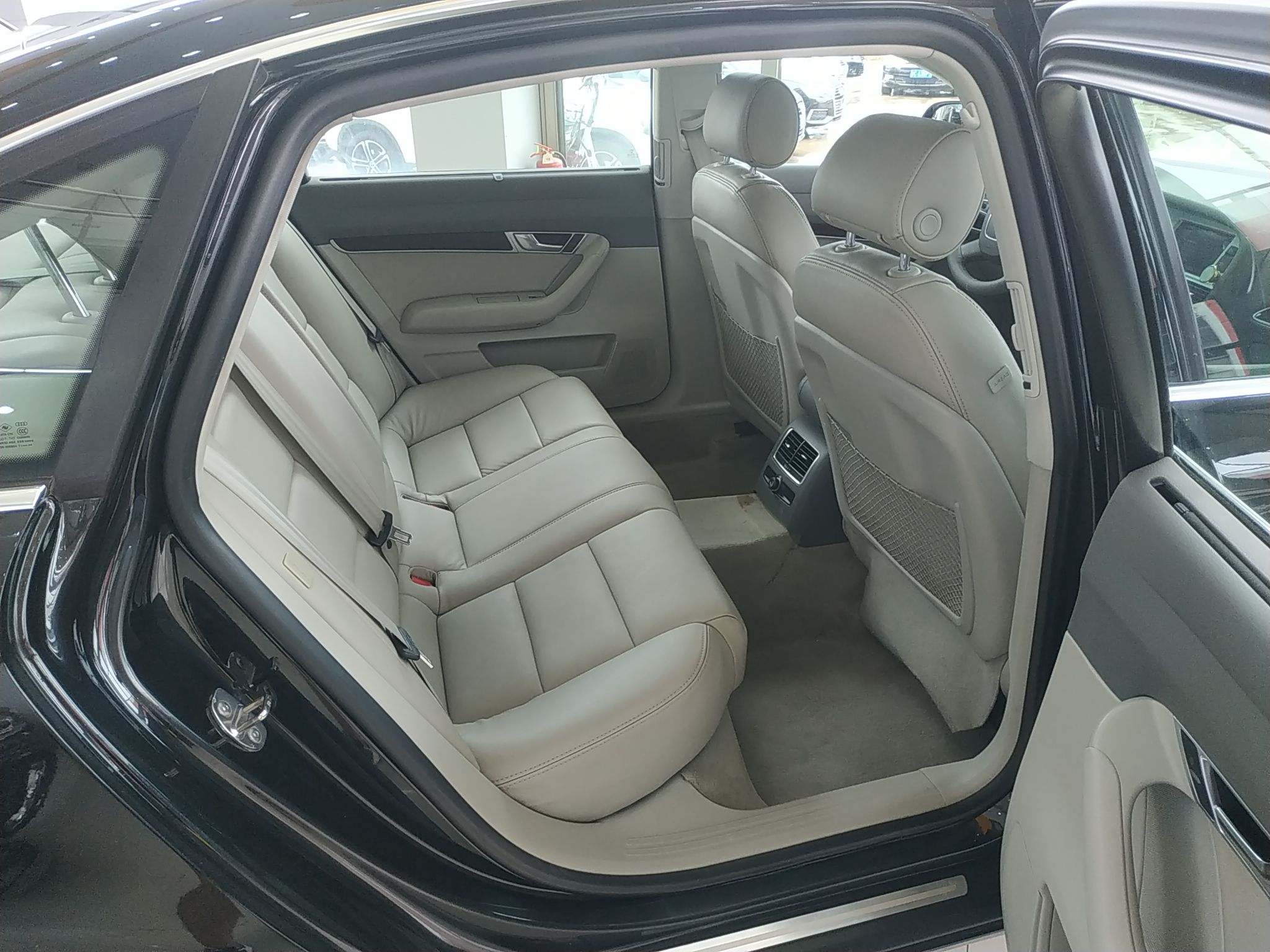 奥迪A6L 2011款 2.0 TFSI 自动标准型