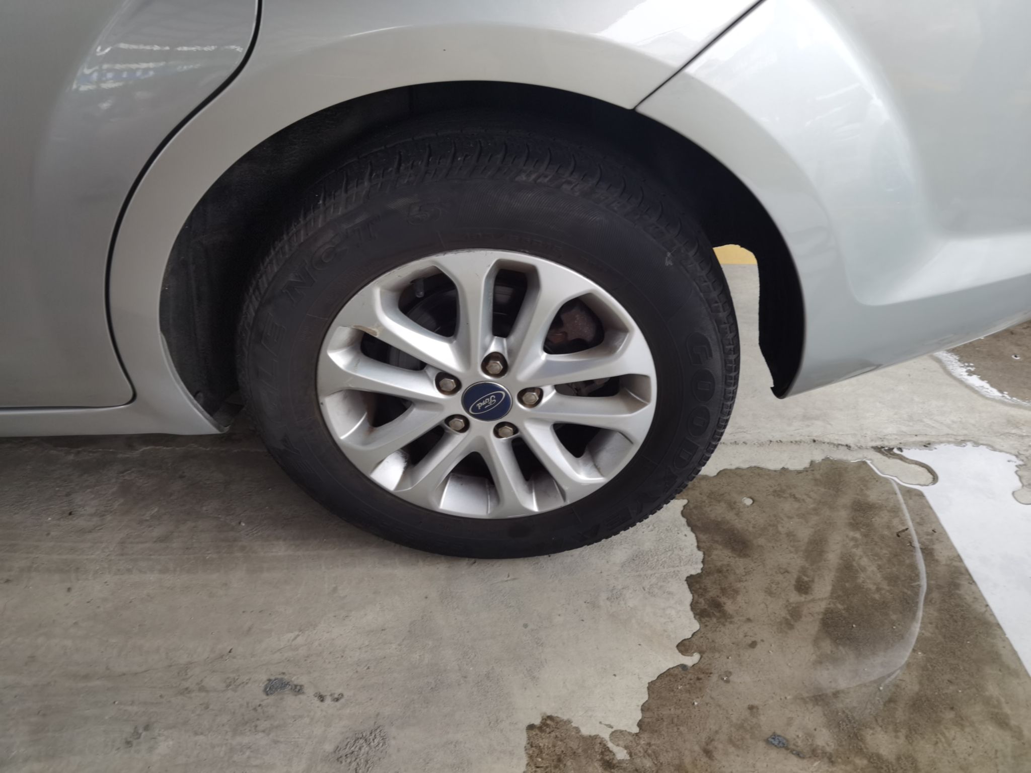 福特 福克斯 2012款 三厢经典 1.8L 手动时尚型