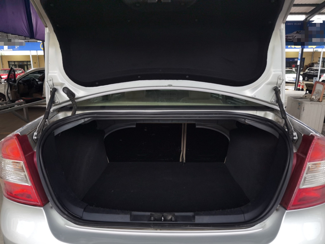 福特 福克斯 2012款 三厢经典 1.8L 手动时尚型