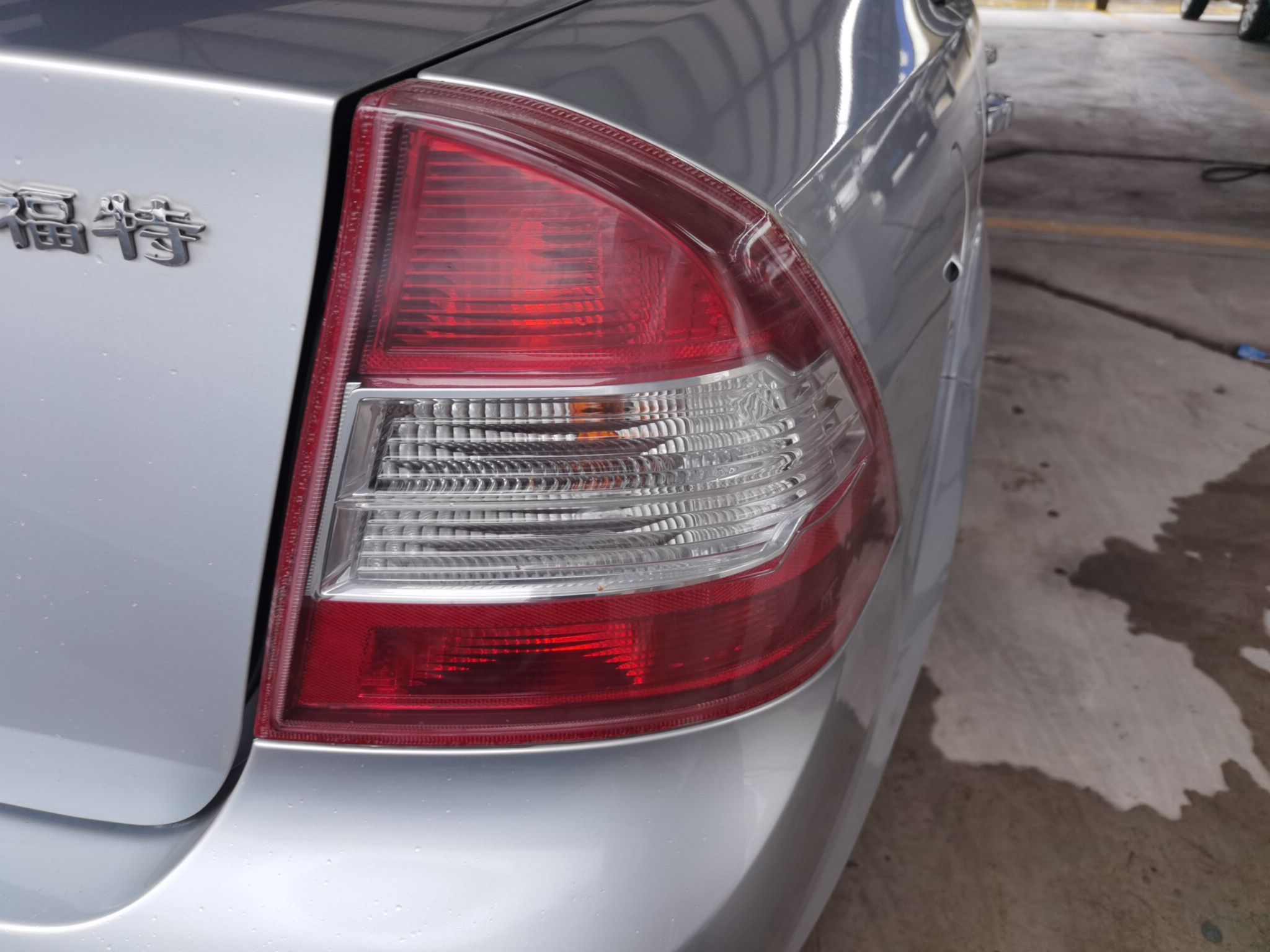 福特 福克斯 2012款 三厢经典 1.8L 手动时尚型