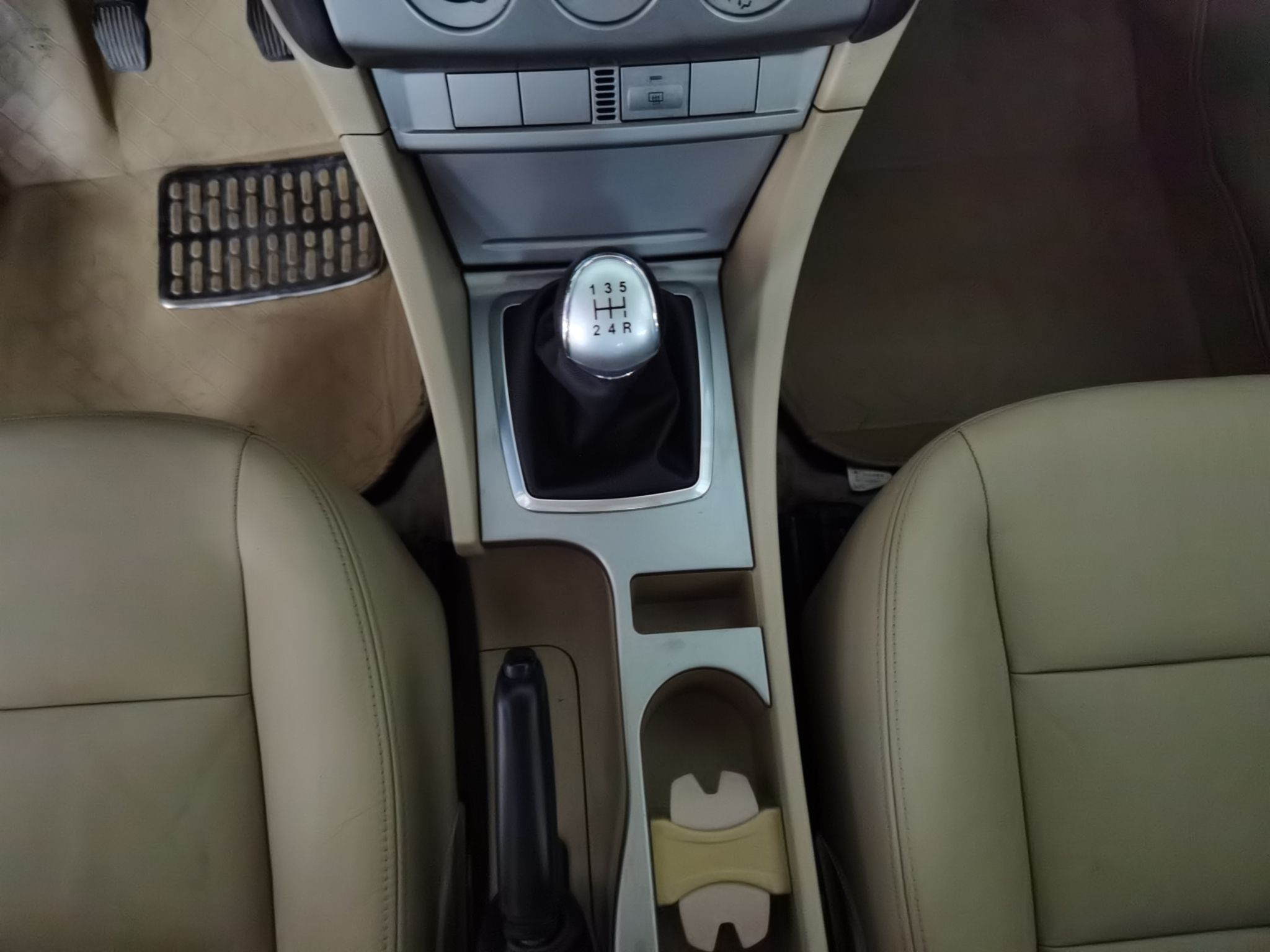 福特 福克斯 2012款 三厢经典 1.8L 手动时尚型