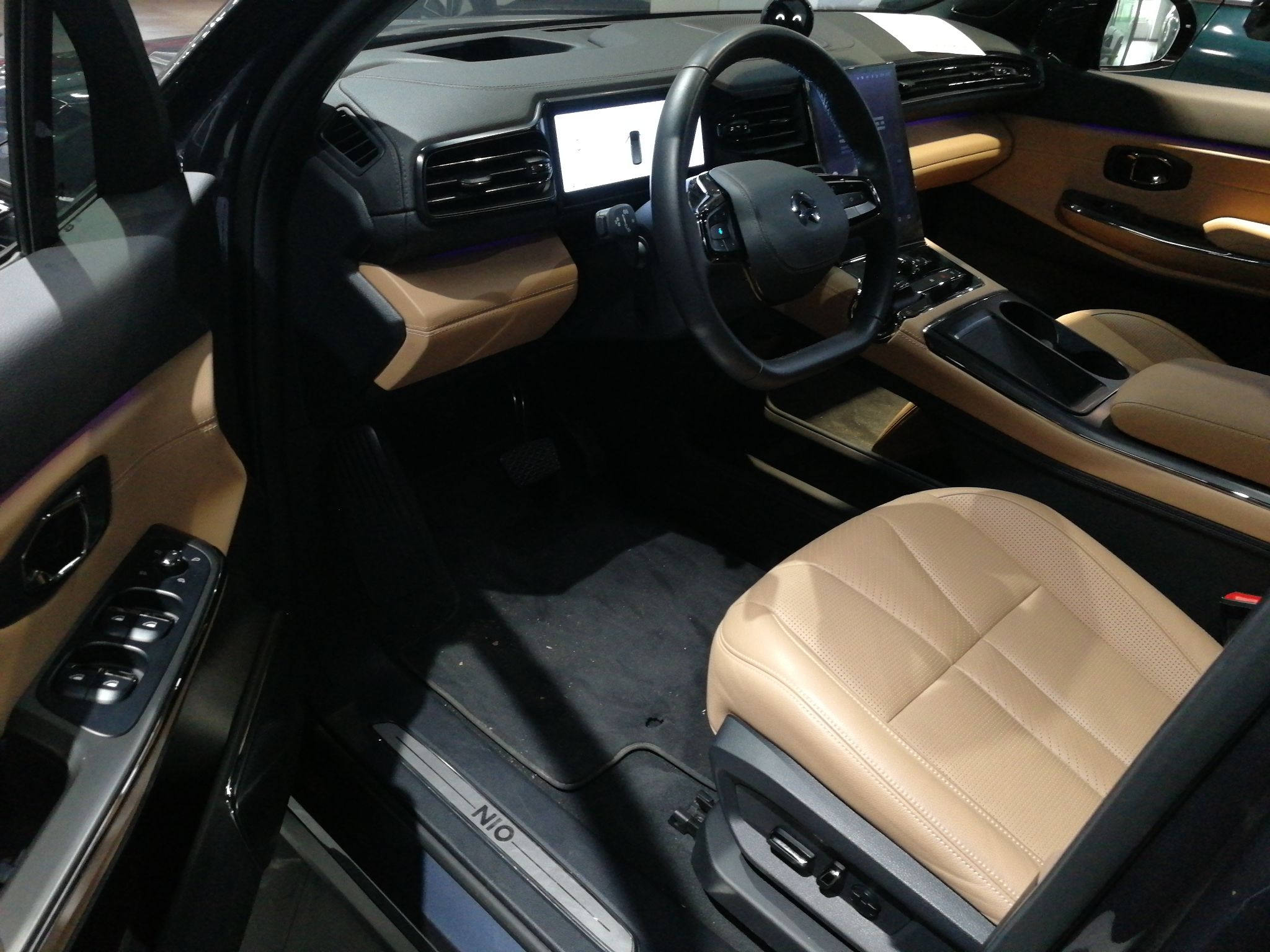 蔚来ES8 2020款 415KM 基准版 六座版