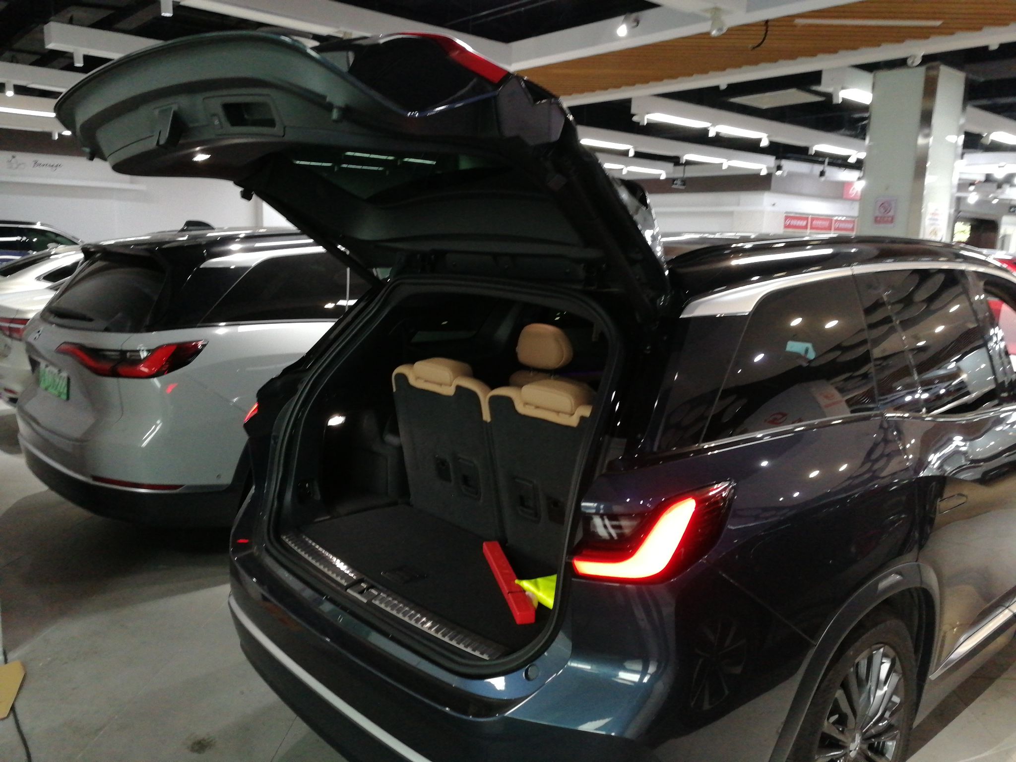 蔚来ES8 2020款 415KM 基准版 六座版