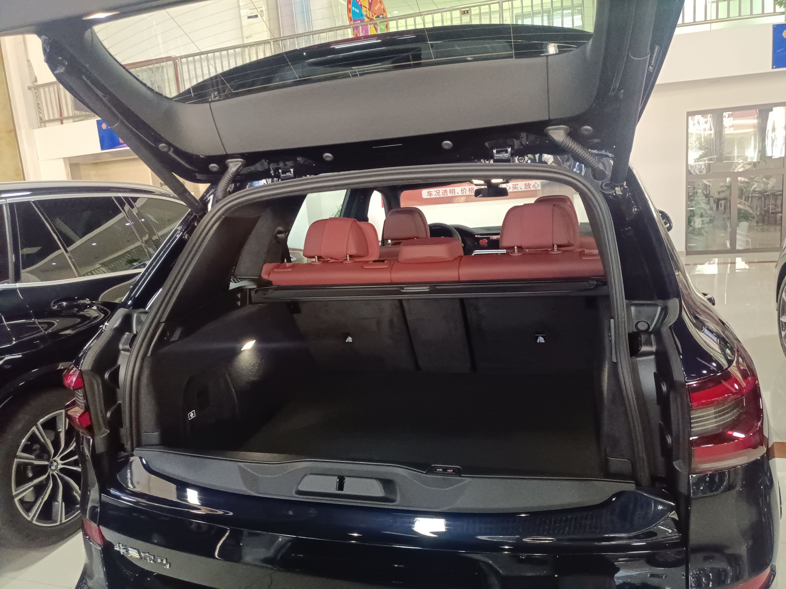 宝马X5 2022款 改款 xDrive 40Li 尊享型M运动套装