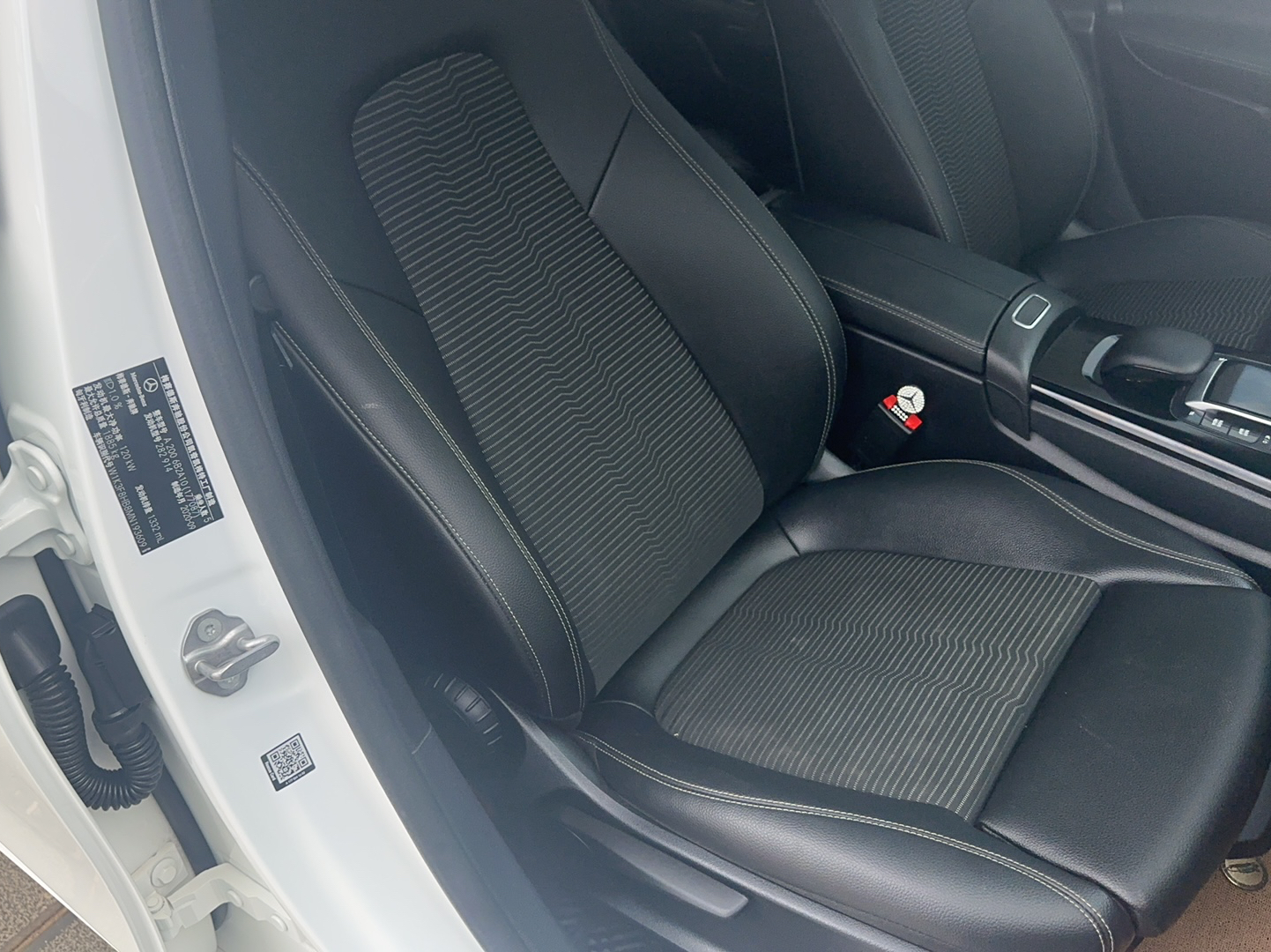 奔驰A级(进口) 2021款 A 200 动感型局部细节41