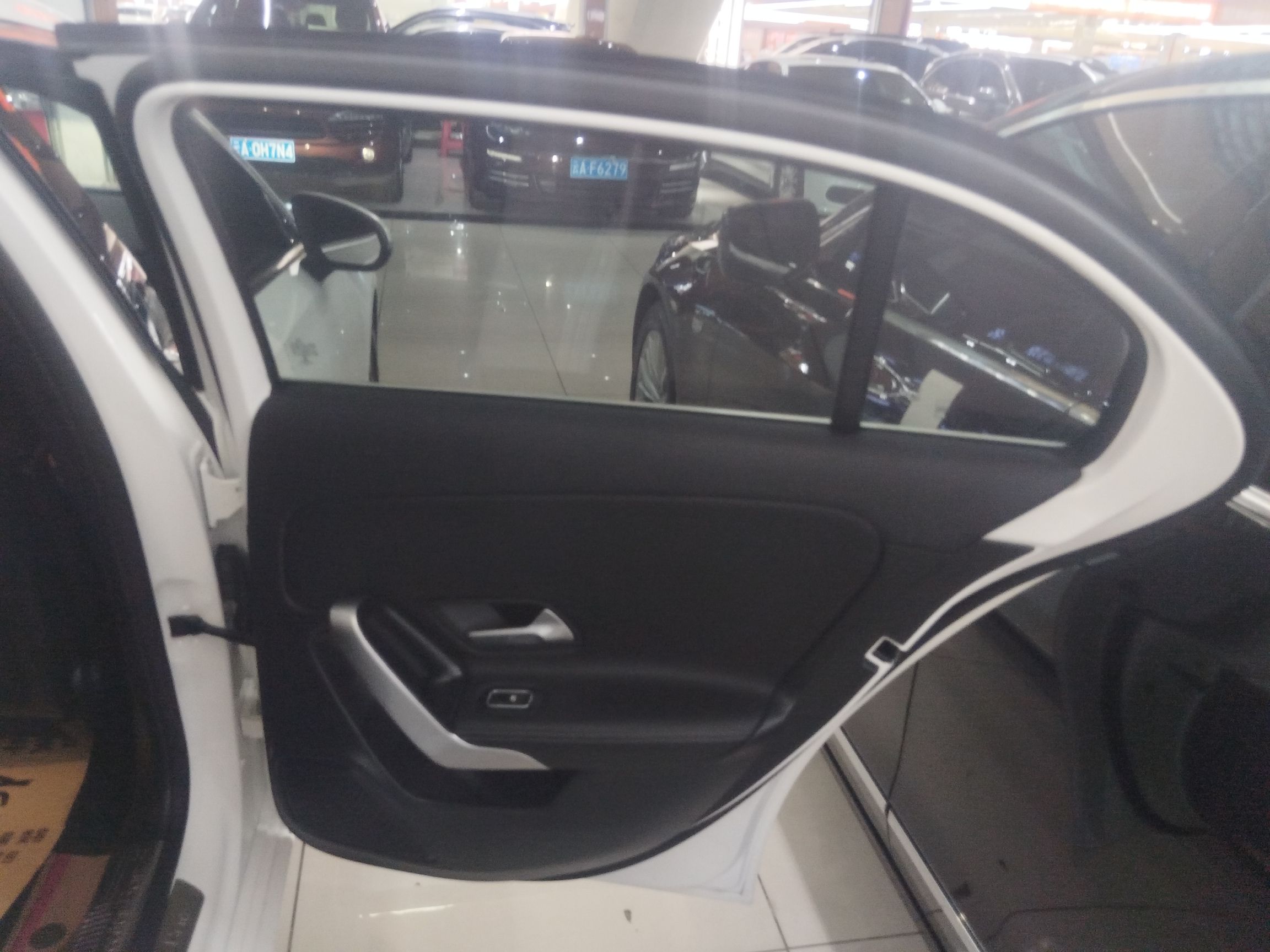 奔驰A级(进口) 2021款 A 200 动感型中控内饰7006