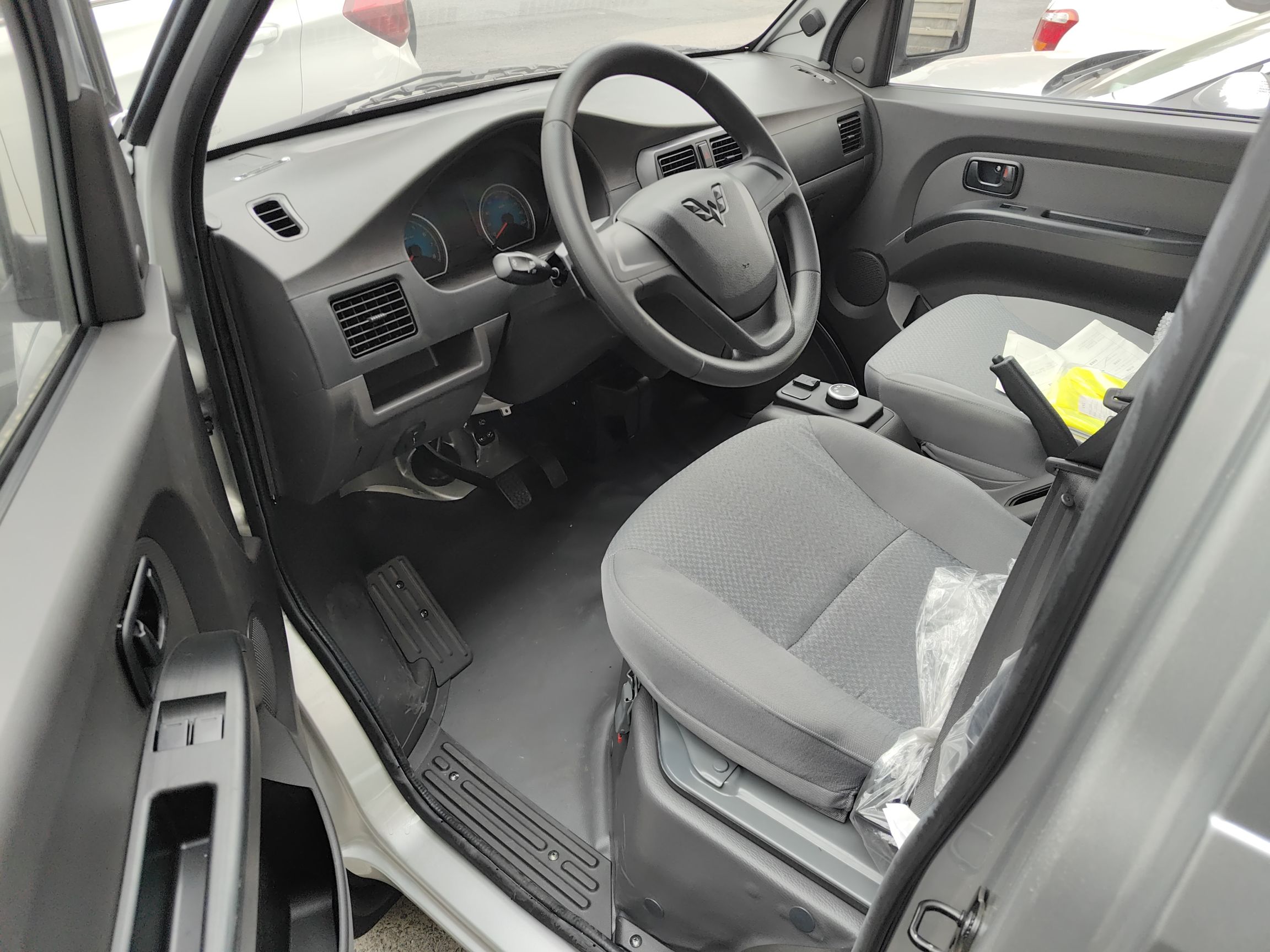 五菱汽车 五菱电卡 2021款 载货车宁德41.86kWh汇川2代电控中控内饰7004