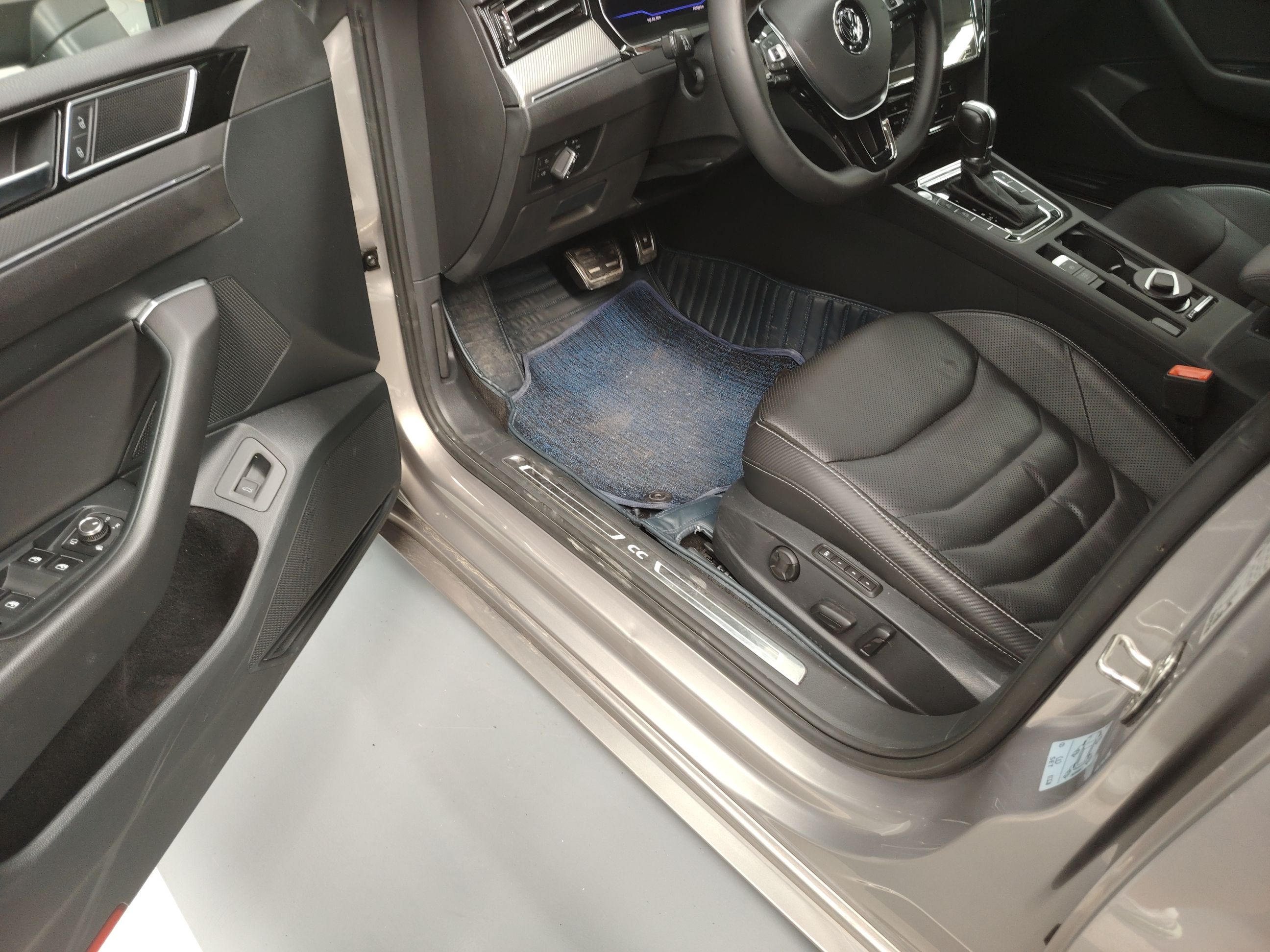 一汽-大众CC 2020款 330TSI 魅颜版 国VI中控内饰7002